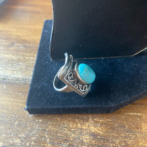 Silver and Turquoise stone look ring - Picture 4 of 8